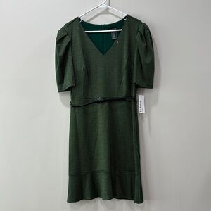 Short sleeve v-neck green dress